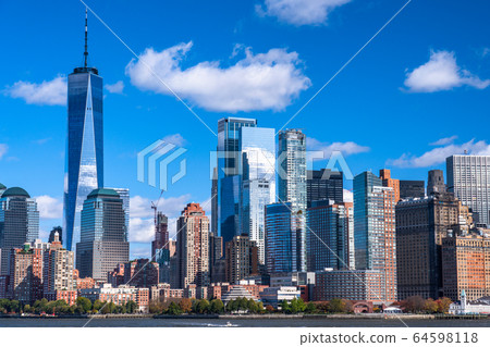 << New York >> Manhattan skyscrapers, view from the sea << New York >> Manhattan skyscrapers, view from the sea 64598118