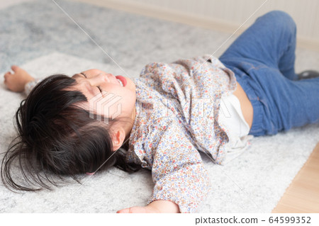 哭泣的女孩 64599352