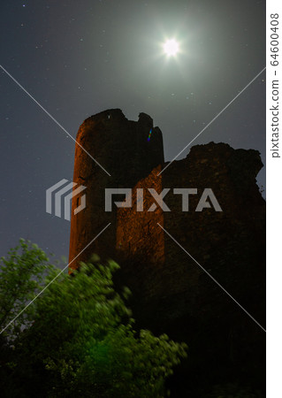 拉斯塔爾城堡的風景和夜景 拉斯塔爾城堡的風景和夜景 64600408