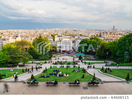 看從蒙馬特小山的黃昏的巴黎 64606515