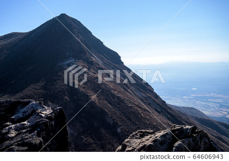 The summit of Kusumiyama The summit of Kusumiyama 64606943