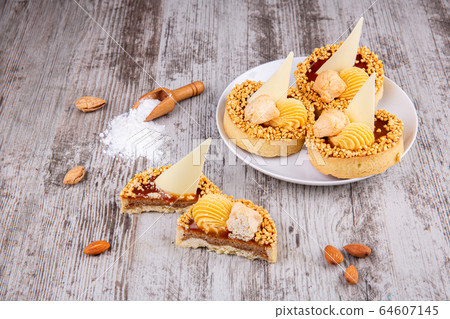 Cakes, capcakes, cakes with different fillings, different shapes and colors, large and small, with nuts and berries 64607145
