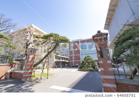 新潟大學醫學院的赤門 新潟大學醫學院的赤門 64608781
