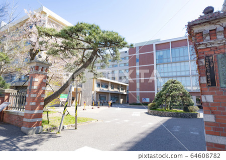 新潟大學醫學院的赤門 新潟大學醫學院的赤門 64608782