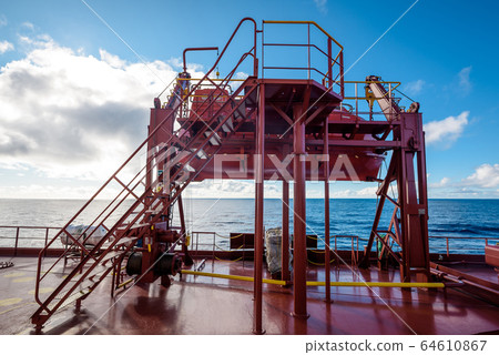 Life boat of large crude oil tanker 64610867