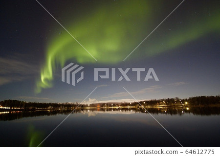 秋天的極光 64612775
