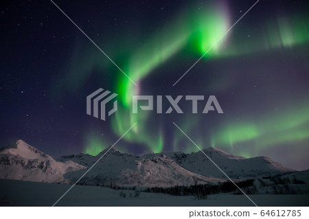 Wait for aurora in the mountains Wait for aurora in the mountains 64612785