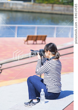 Camera Camera Girls Digital camera Single-lens camera Shooting club activities Photographers Hobbies Hobbies Hobbies Hobbies 64614585