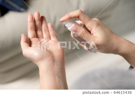 Washing hands Washing hands 64615436