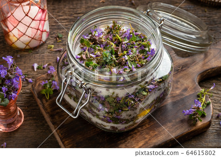 Preparation of herbal syrup against cough from common daisy flowers Preparation of herbal syrup against cough from common daisy flowers 64615802