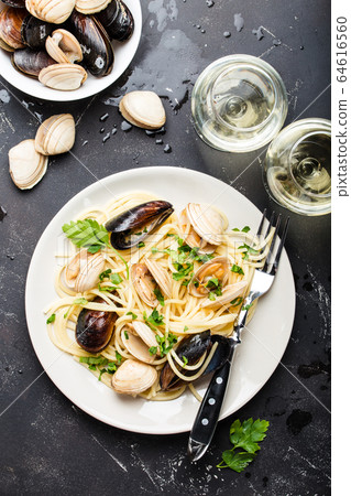 Spaghetti with seafood Spaghetti with seafood 64616560