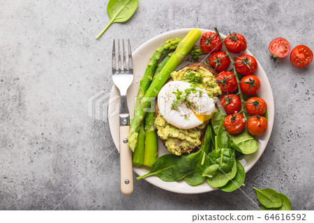Healthy vegetarian meal plate 64616592