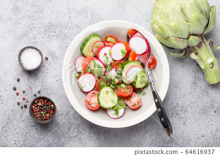 Fresh healthy salad 64616937