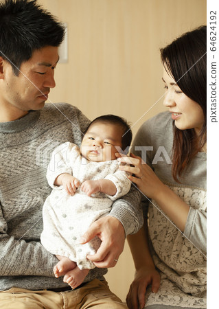 Newborn baby, dad and mommy 64624192