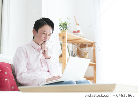 遠程辦公男性電腦 遠程辦公男性電腦 64633663