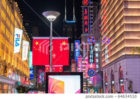《上海》南京東路，夜間市區 64634510