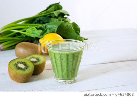 Green smoothie 64634808