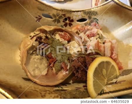 Enjoy the taste of winter Hokuriku crab 64635029