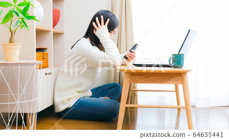 Smartphone negative female online medical care copy space 16: 9 64635441