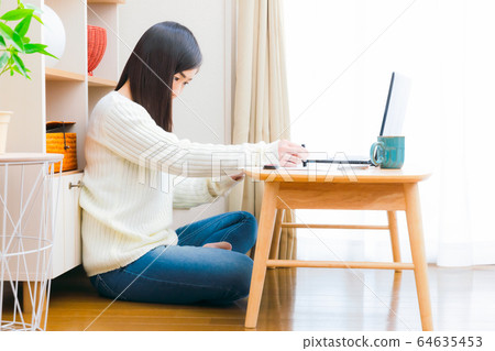 印章郵票的女人復制空間 64635453