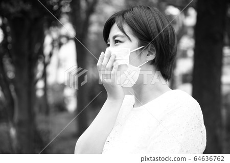 Image of unwell woman 64636762