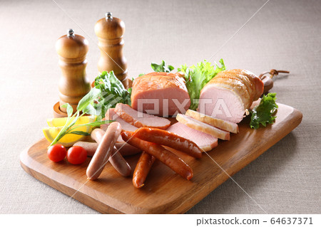 Assorted ham and wiener 64637371