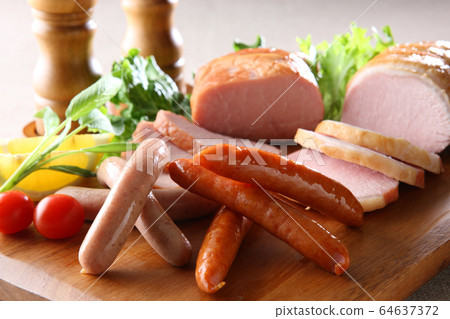 Assorted ham and wiener Assorted ham and wiener 64637372