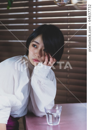 有思想的女人 有思想的女人 64637732