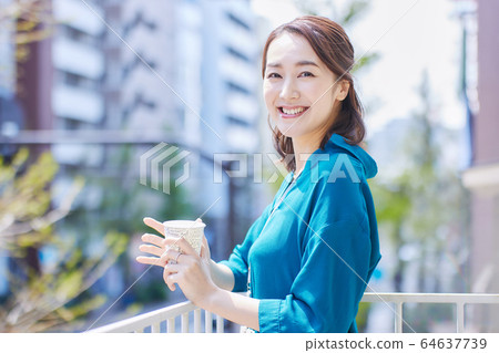 Business Woman Office Relax Coffee 64637739