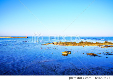 Red lighthouse and Sea of Okhotsk "Yubucho" 64639677
