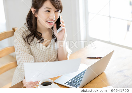 女性商務家庭工作 女性商務家庭工作 64641790