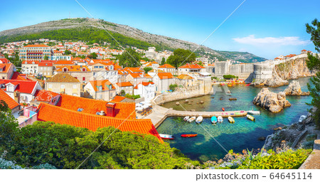 Fort Bokar seen from Fort Lovrijenac on a sunny 64645114