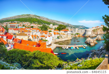 Fort Bokar seen from Fort Lovrijenac on a sunny 64645115
