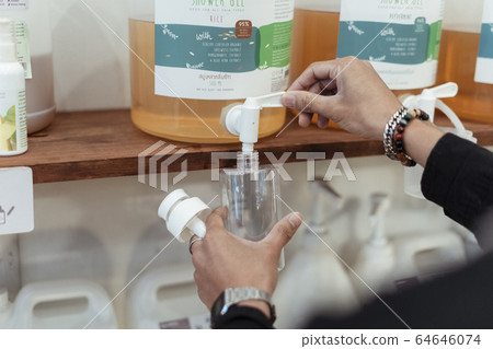 Refill bottle 64646074