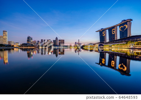 Window characters of Singapore Marina Bay Sands Hotel 64648593