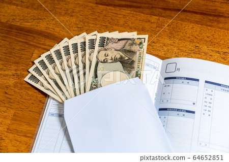 100,000 yen benefit 64652851