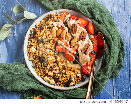 Delicious amaranth porridge with strawberries Delicious amaranth porridge with strawberries 64654047