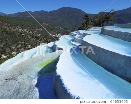China's Yunnan-Haisui Limestone Shelf / Baishuitai, Yunnan, China China's Yunnan-Haisui Limestone Shelf / Baishuitai, Yunnan, China 64655405