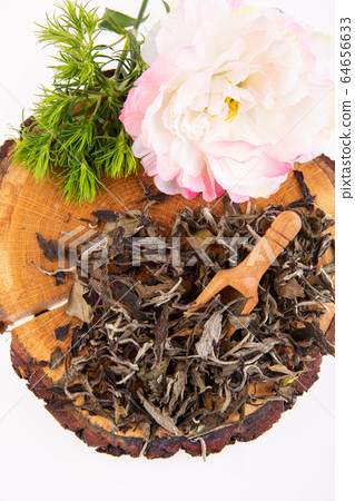 Aromatic tea with berry notes, leaf and granulated, with pieces of berries and zucats Aromatic tea with berry notes, leaf and granulated, with pieces of berries and zucats 64656633