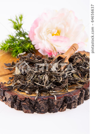 Aromatic tea with berry notes, leaf and granulated, with pieces of berries and zucats Aromatic tea with berry notes, leaf and granulated, with pieces of berries and zucats 64656637