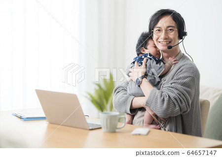 Three months old, a man who works remotely while raising a child, Three months old, a man who works remotely while raising a child, 64657147