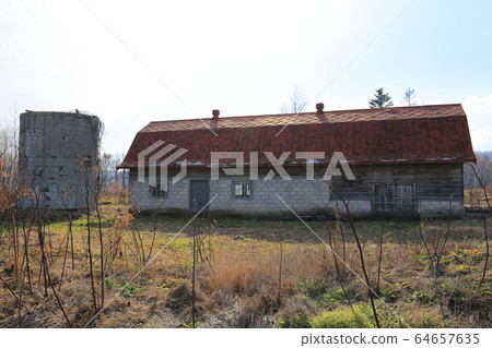 Scenery with farms in the Tokachi region of Hokkaido 64657635