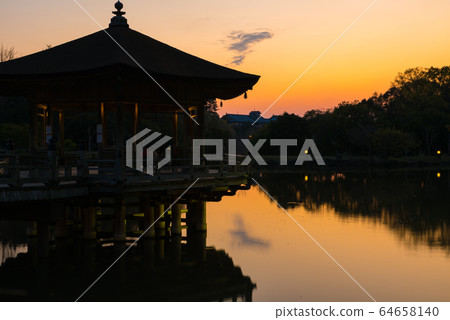 Ukimido and Sagiike Sunset Scenery (Nara Park, Nara City, Nara Prefecture) Ukimido and Sagiike Sunset Scenery (Nara Park, Nara City, Nara Prefecture) 64658140