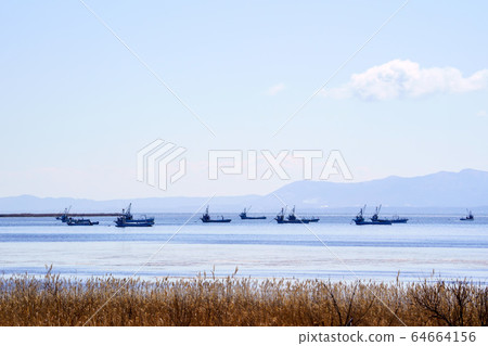 Lake Saroma in spring "Yubetsu Town" 64664156