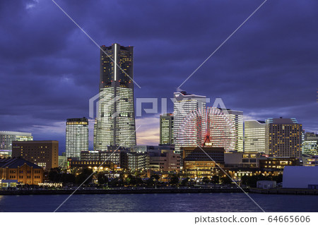 （神奈川縣）港灣未來橫濱整個建築物照亮 64665606