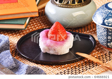 Strawberry Daifuku Strawberry Daifuku 64666921