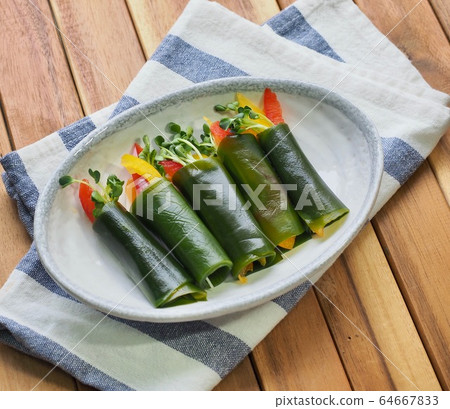 Korean food kelp vegetable rolls 64667833