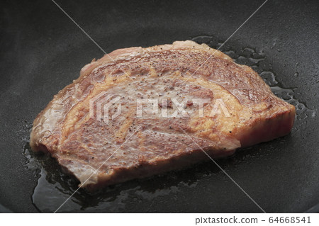 Japanese black beef rib loin steak 64668541
