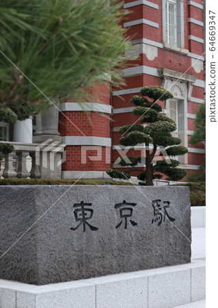 Tokyo Station Marunouchi entrance 64669347