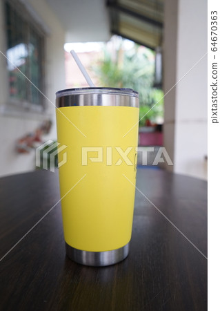 A glass of water keeps both heat and cold. A glass of water keeps both heat and cold. 64670363